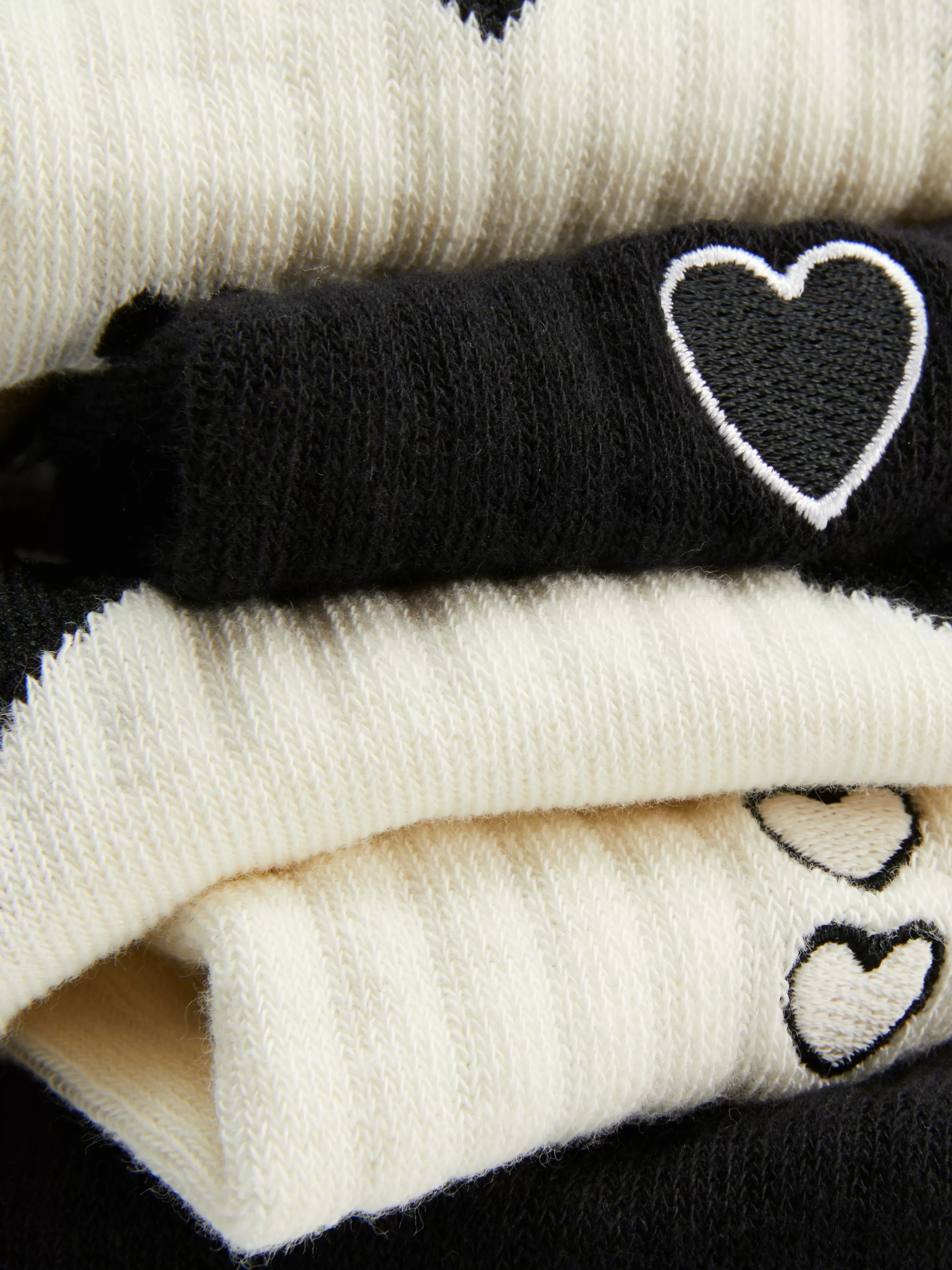 Meias*Primark Pack 5 Pares Meias Cano Médio Coração Preto/Branco